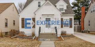 Stylish Furnished Duplex with Modern Finishes and Garage!  Short-Term Available! Gallery 1