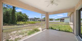 Spacious 3 bedroom 2 bathroom home in Lehigh Acres - New flooring! Gallery 25