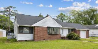 Single-Level 3 Bedroom Rental Near Downtown Hampton Gallery 4