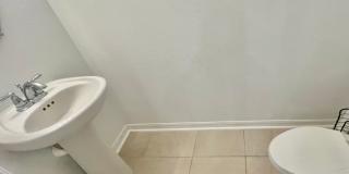 Like new 3/2.5 Townhome Gallery 6