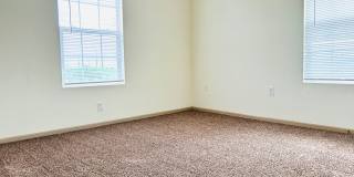 Large 3 Bedroom Apartment, Great Location! Gallery 14