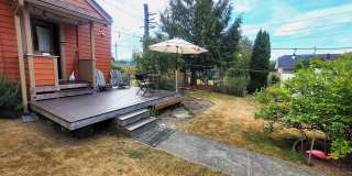 Charming Three Bedroom Home with Large Fenced Yard - Nevada St Gallery 23