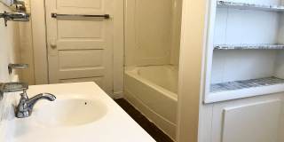 5 Bedroom House - Walking distance from Central Campus Gallery 43