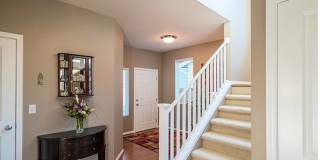 Exquisitely Beautiful Home with 3 bed and 2.5 Bath Gallery 9
