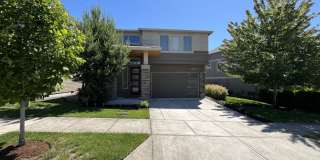 Elegant South Cooper Mountain Home with 4 Bedrooms, Bonus Room, Main-Level Suite & Designer Finishes Gallery 4