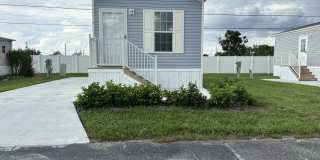 28 N Lakeside Gallery 1