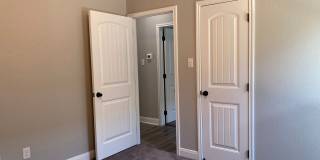 4 BEDROOM,  3 BATH Gallery 22
