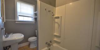 2 Bedroom 1 Bathroom House with a Fenced-in Yard! Gallery 5