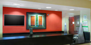 Tampa - Airport - Spruce Street Gallery 8