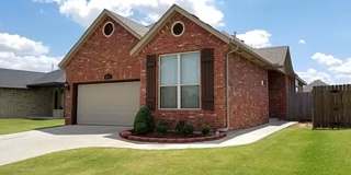 Gorgeous, 3 Bedroom 2 Bath in the King's Manor Addition in Moore WITH STORM SHELTER!!! Gallery 1