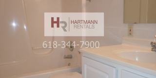 Two Bedroom Duplex with Modern Kitchen, 1 1/2 Baths and Garage! Gallery 3