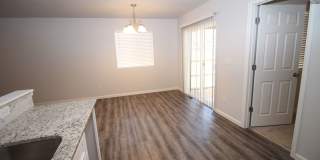 Brand new 3bdr 3bath duplex walking distance to Downtown Colorado Springs Gallery 11