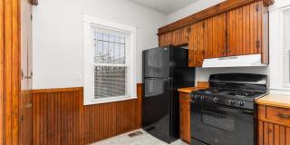 Charming Renovated 2 Bedroom Bungalow Gallery 13