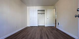 BRIGHT, CLEAN w/SECURED ENTRY! CONDO IN DOWNTOWN GRESHAM! Gallery 12