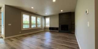 Elegant South Cooper Mountain Home with 4 Bedrooms, Bonus Room, Main-Level Suite & Designer Finishes Gallery 13