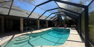 Beautiful 3 bedroom 2.5 bathroom pool home Gallery 30