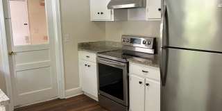 2 Bedroom House off of Rosewood Available Now Gallery 6