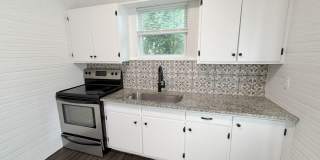 Historic Saint Elmo Charm with Modern Updates – 2 Bed, 2 Bath - Half Off Your First Month's Rent! Gallery 6