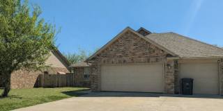 Comfort, Space & Flexibility – 3 Bed Home in Moore School District Gallery 3
