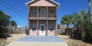 Walking Distance to the Beach! 2 Story Home 3 bedroom 2.5 Bath Gallery 1