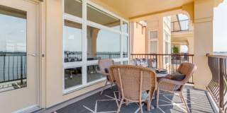 Elegant Riverfront Condo with Panoramic Views & Modern Comforts in Vancouver, WA Gallery 17