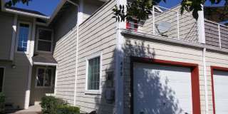(867) 479 NE Conifer Blvd - 3 Bed / 1.5 Bath Townhome Gallery 1