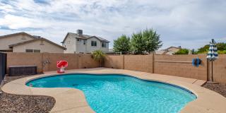 4 BEDROOM POOL & SOLAR HOME! Gallery 41