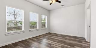 1221 W Johnson Street Gallery 19