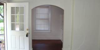 Adorable Downtown Apartment Gallery 3