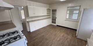 Charming 3 Bedroom, 1 Bath Near Down Town! Gallery 8