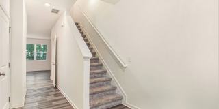 Room in 3 Bedroom Home at Vernon Blvd Gallery 1