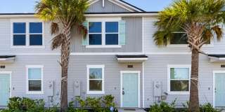 Modern 2BR/2.5BA Townhome with Plank Flooring, Stainless Steel Appliances & Washer/Dryer Included Gallery 1