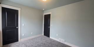 Beautiful 2 bed 1.5 bath townhome Gallery 15