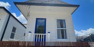 5 BR House with Pool 1/2 block from Maple St. Gallery 1