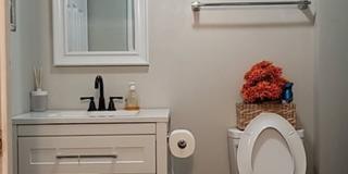 4 Bedroom, 2 bathroom home near Caterpillar Gallery 32