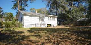 3 Bed / 1 Bath Home w/Sunroom in Midtown Neighborhood! Gallery 24