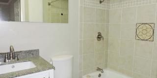 Beautiful Updated Two Story Townhouse In GREAT LOCATION Gallery 24