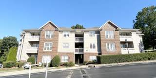 3BR/2BA 1st floor condo — All Utilities + Internet Included — Walk to UNC Charlotte Gallery 1