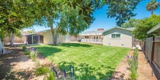 Private Newport Beach Cul-de-Sac Home Gallery 43