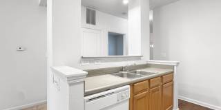 Grand Lakeside Escape: Spacious 3-Bedroom Retreat in Lakeshore Community Gallery 35