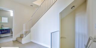 Contemporary 2 bedroom 2.5 bath at the heart of LA Gallery 20