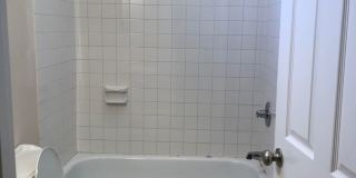 ***$500 Move-In Special*** SPACIOUS 3 BR/2 BA Rental in Mid-City with BACKYARD and DRIVEWAY (Section 8 not accepted) Gallery 9