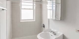 3521-29 1/2 N Broadway Gallery 16