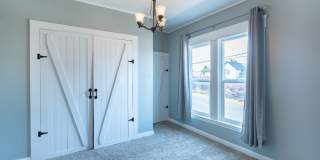 Cute Downtown 2 Bedroom House with Garage & Fenced Yard - Dogs Welcome Gallery 9