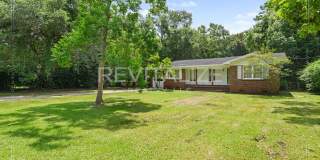Beautifully Renovated 3-Bedroom Home with Garage & Spacious Yard in Mobile Gallery 7
