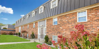 Lake Forest Apartments Gallery 1