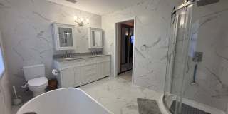 Beautiful 3 bedroom 2.5 bathroom pool home Gallery 20