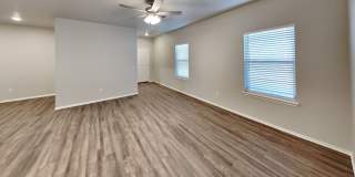 Luxury 3 Bedroom 2 Bathroom Duplex in Piedmont Schools Gallery 6