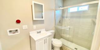 Charming 1-Bedroom, 1-Bathroom ADU in a Prime Location – 795 1/2 42nd St Gallery 6