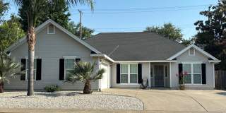 Central Roseville Single Story, 3 Bedroom, 2 Bath, 2 Car Garage Close to schools & Shopping Gallery 1